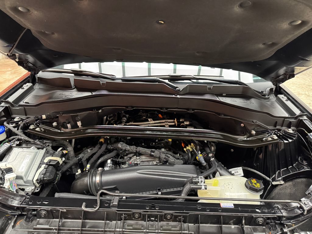 Used 2025 Ford Explorer ST-Line w/ ST-Line Street Pack AWD/4WD image 30