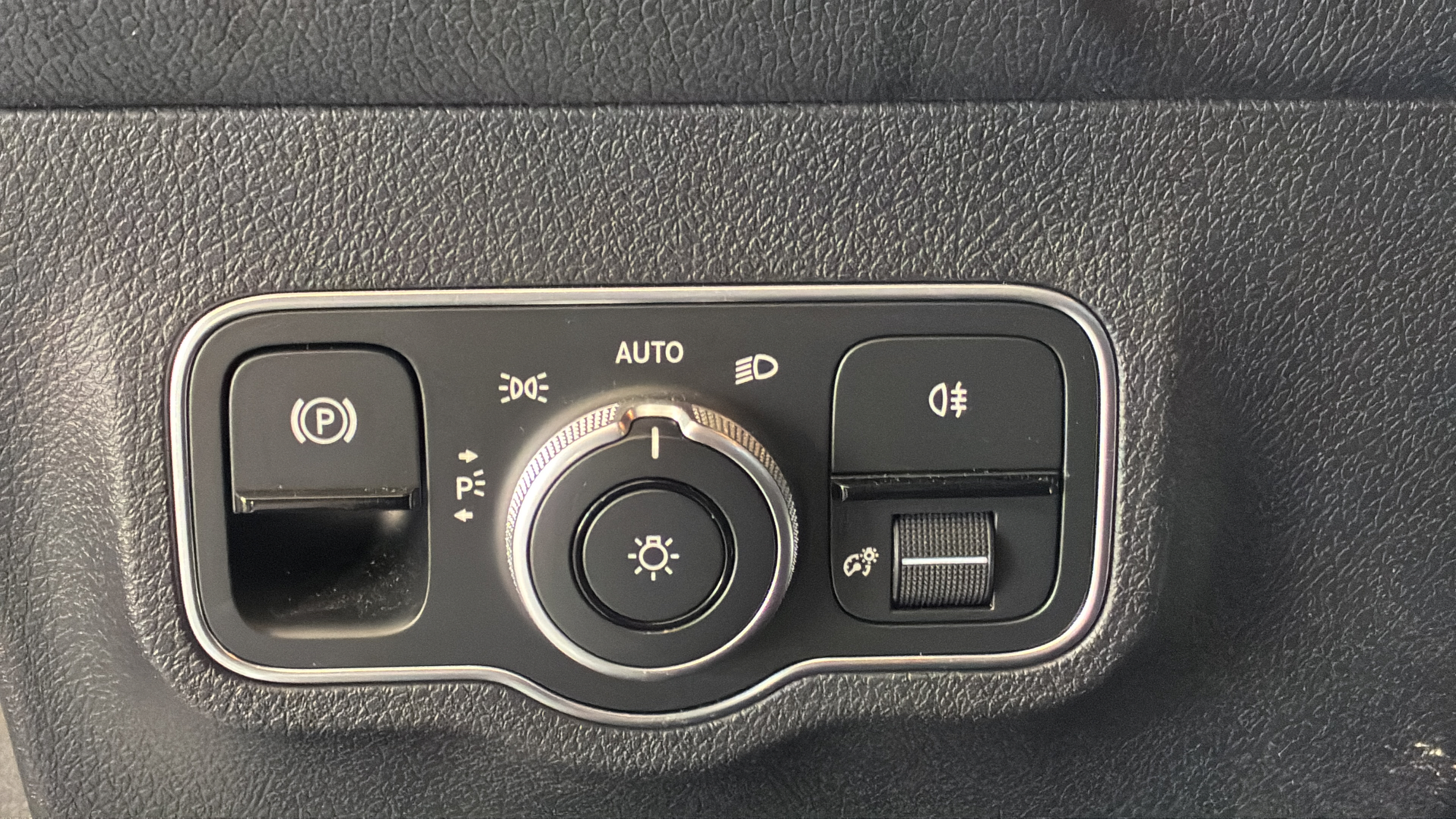 Used 2024 Mercedes-Benz EQB 250+ image 29