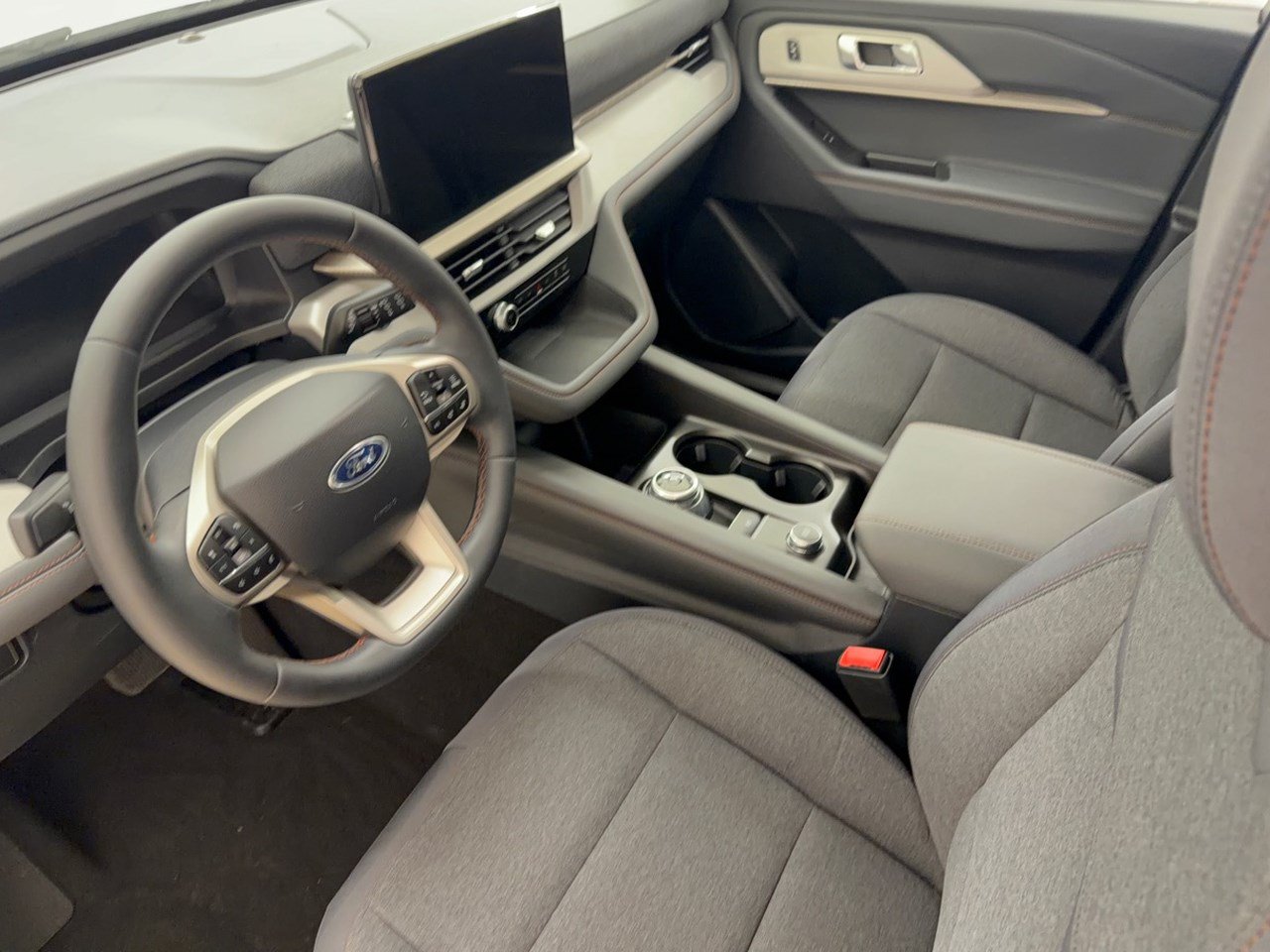 Used 2026 Ford Explorer Active RWD image 4