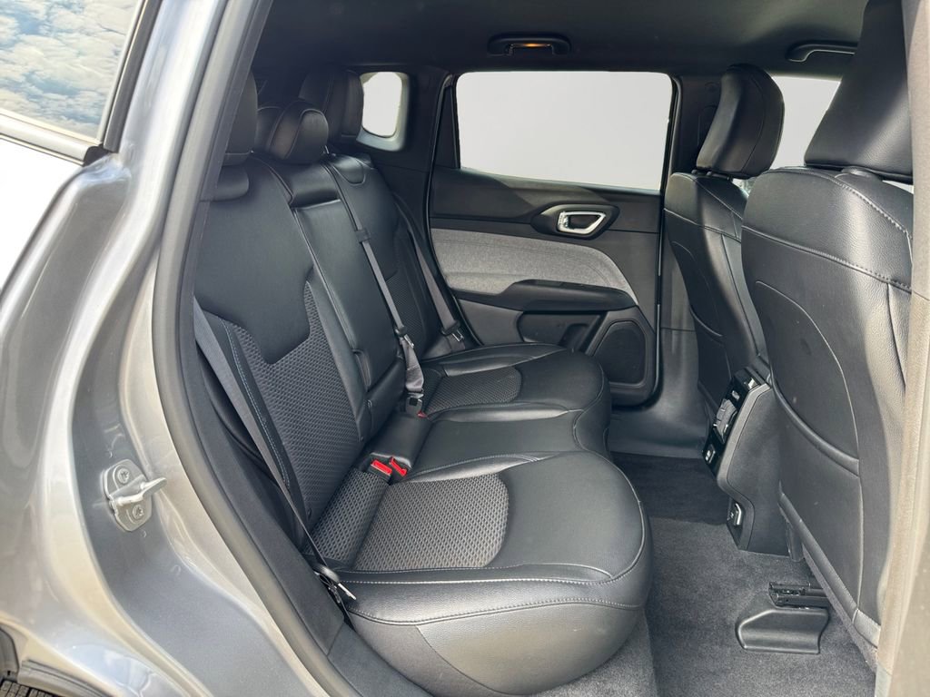 Used 2024 Jeep Compass Latitude image 13