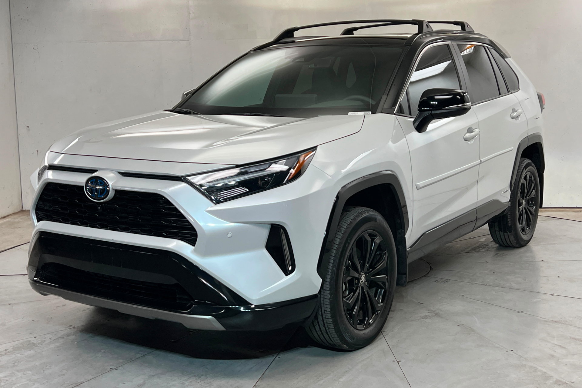 Used 2023 Toyota RAV4 XSE AWD/4WD image 1