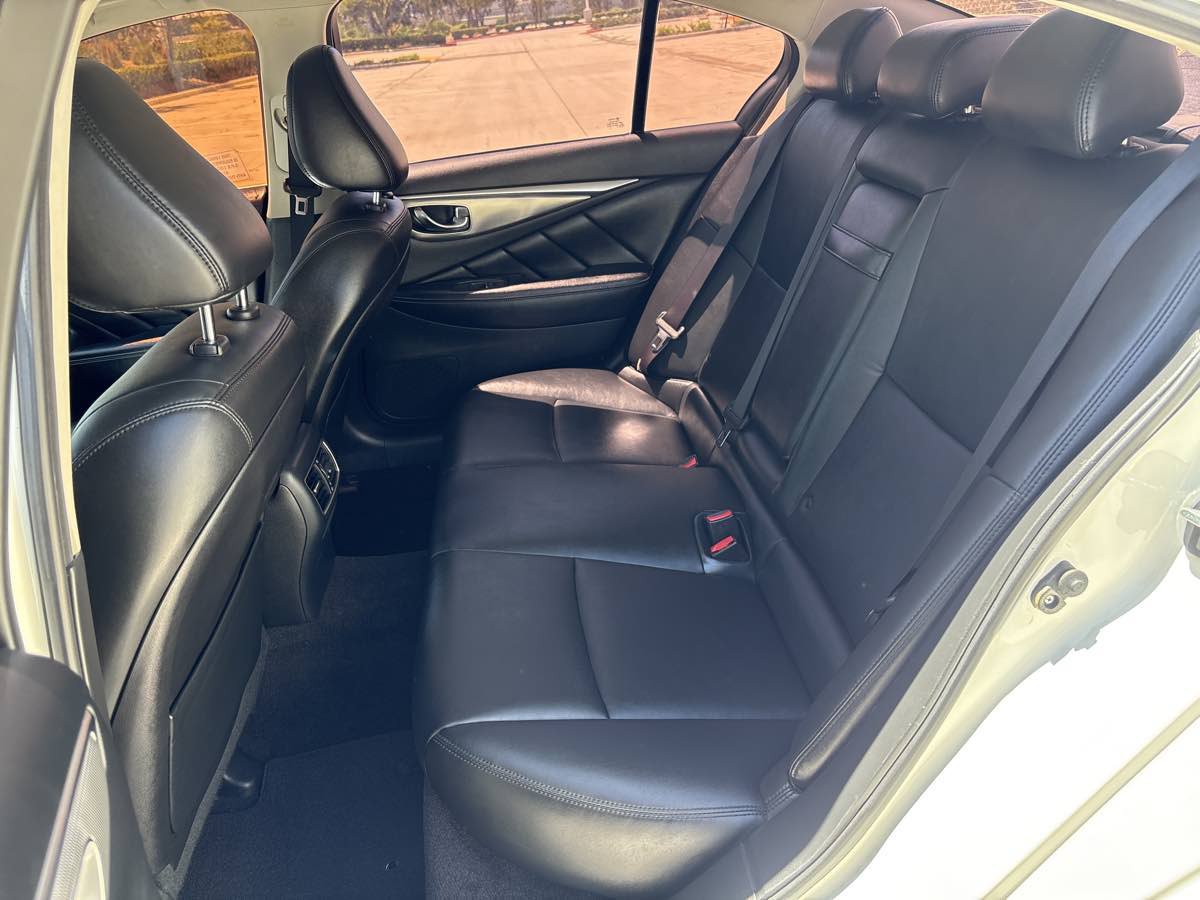Used 2017 INFINITI Q50 2.0t w/ Moonroof Package RWD image 12