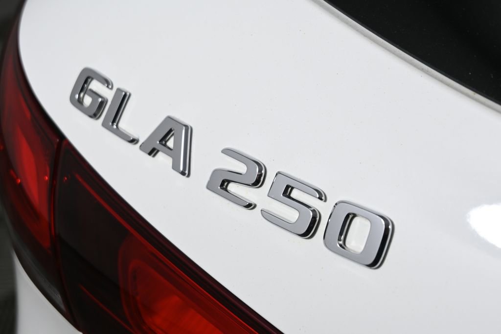 Used 2021 Mercedes-Benz GLA 250 4MATIC image 39