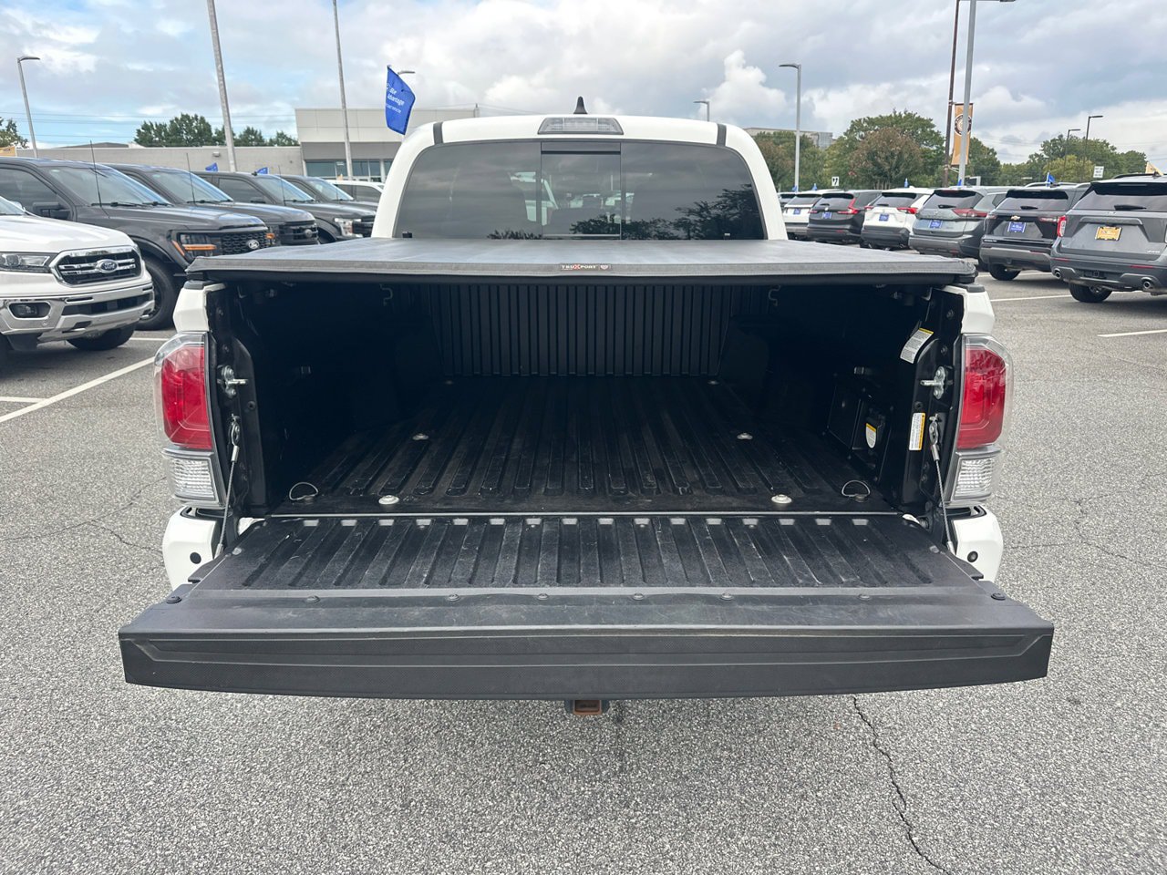 Used 2022 Toyota Tacoma TRD Off-Road w/ Technology Package AWD/4WD image 20
