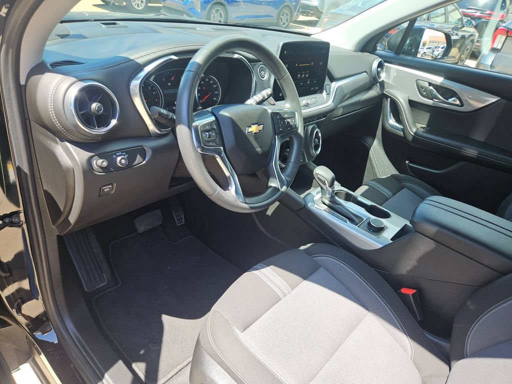 Used 2025 Chevrolet Blazer LT FWD image 15