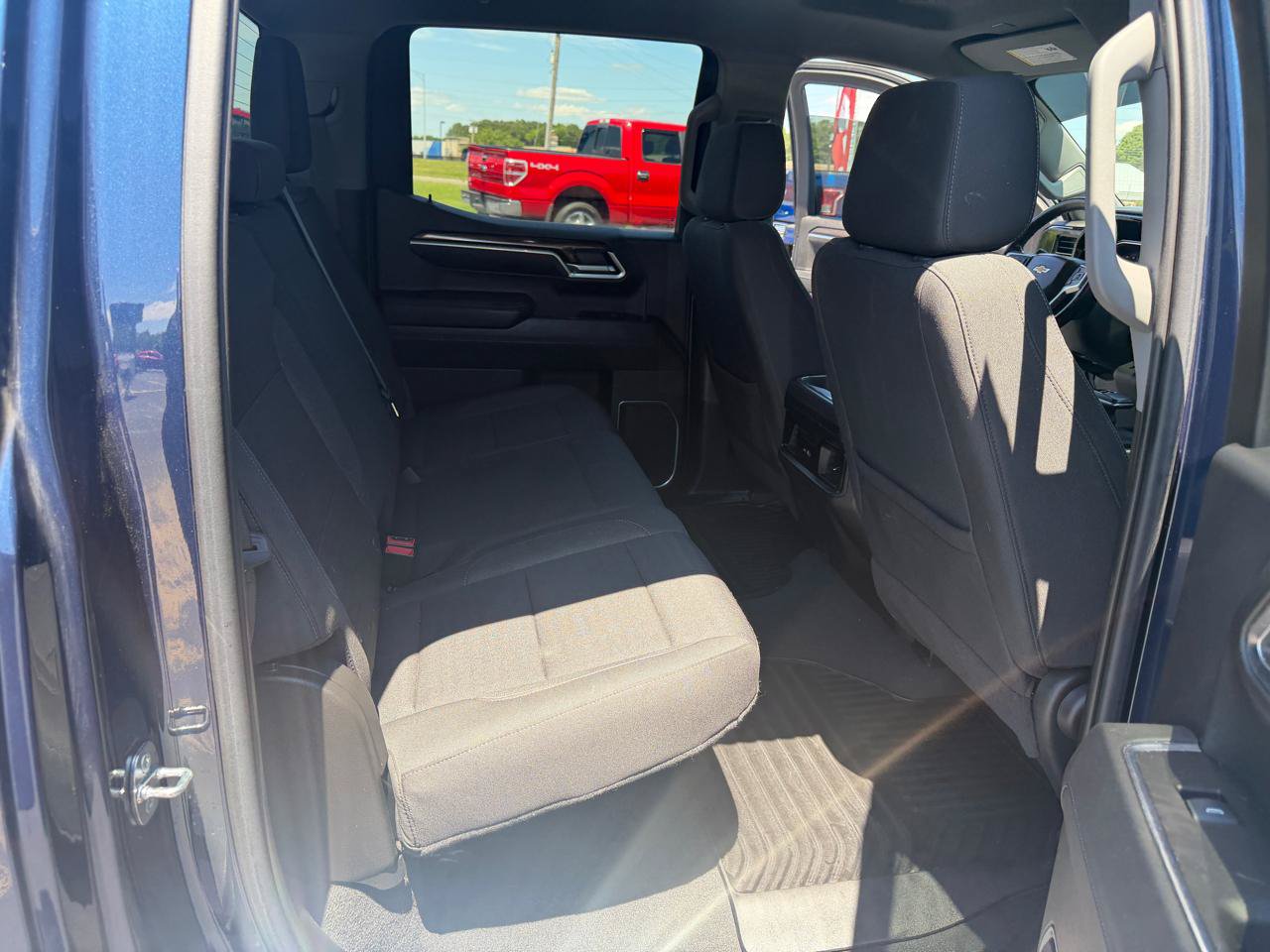 Used 2022 Chevrolet Silverado 1500 LT w/ Z71 Off-Road Package AWD/4WD image 13