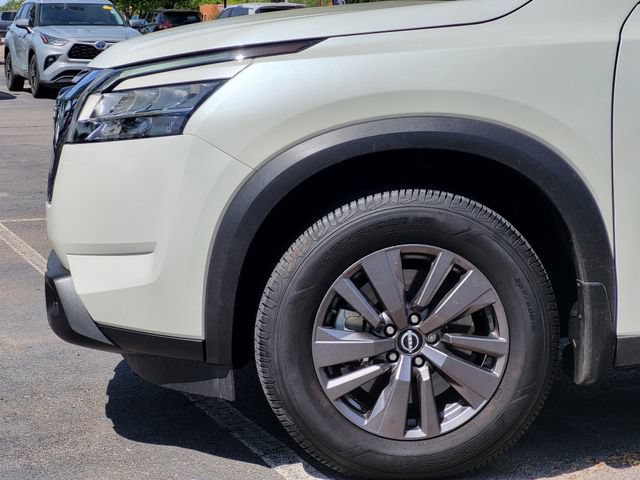 Certified 2022 Nissan Pathfinder SV w/ Cargo Package FWD image 6