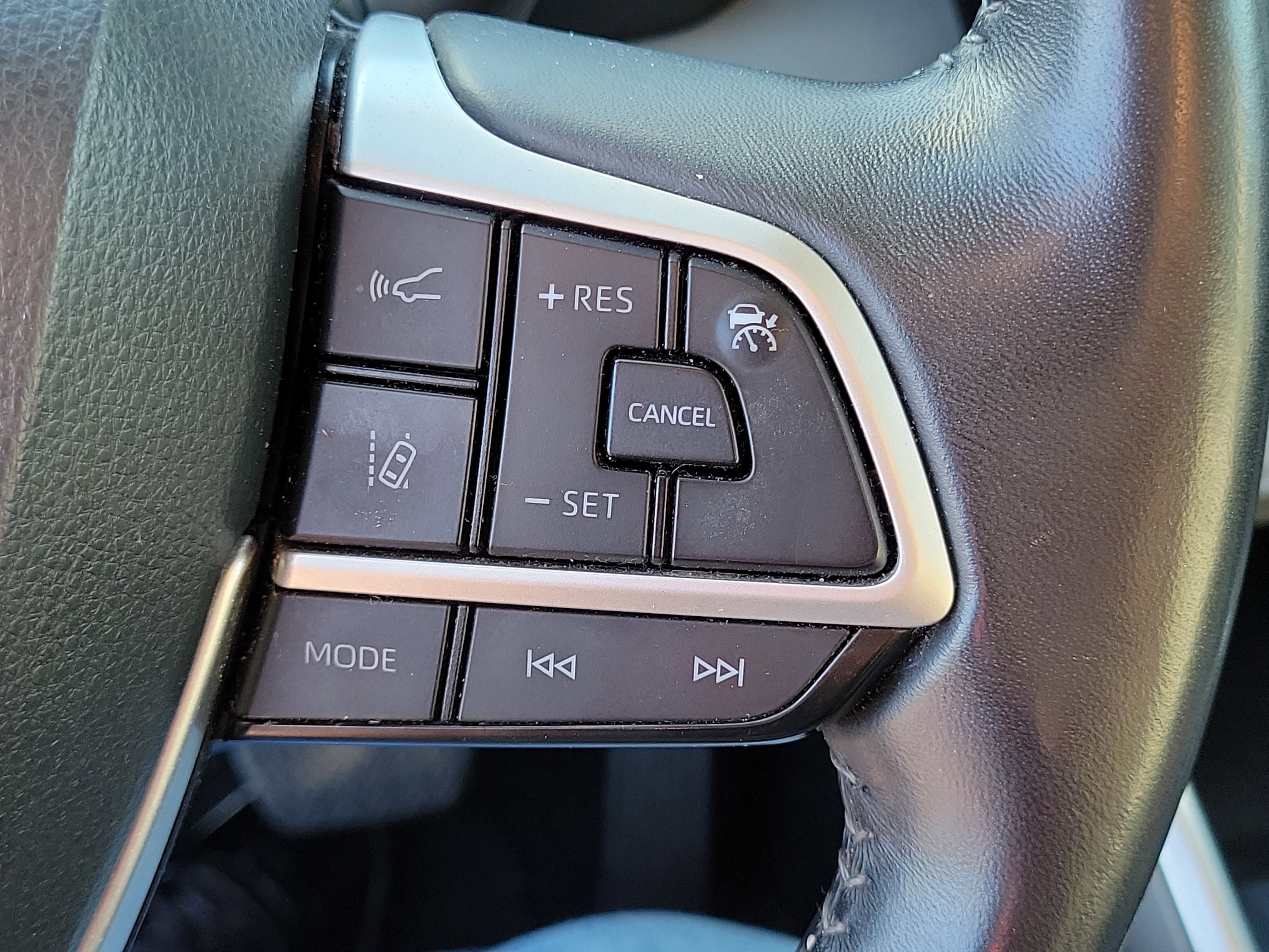 Used 2023 Toyota Highlander LE image 19