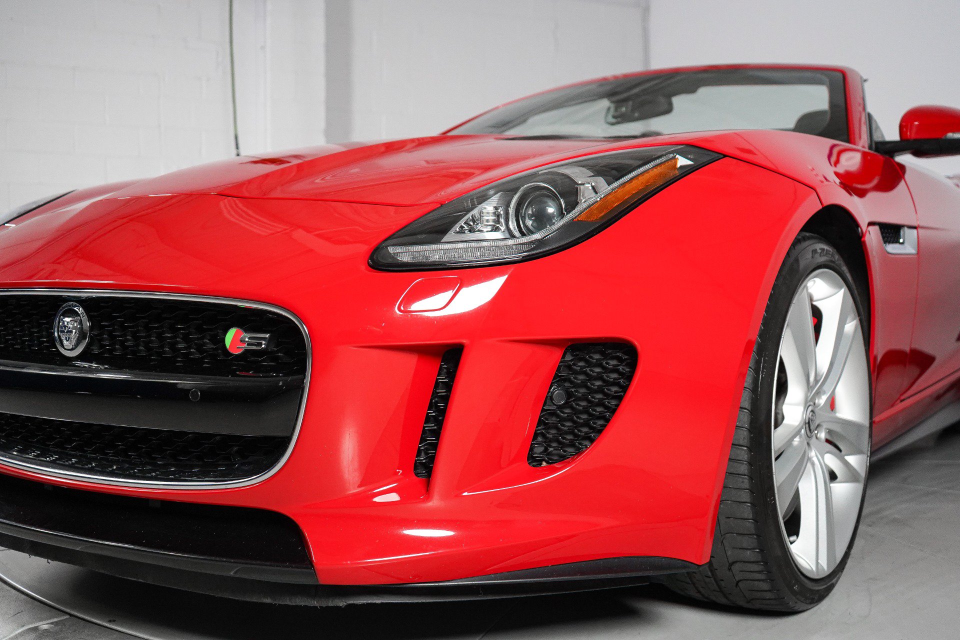Used 2014 Jaguar F-TYPE S RWD image 32