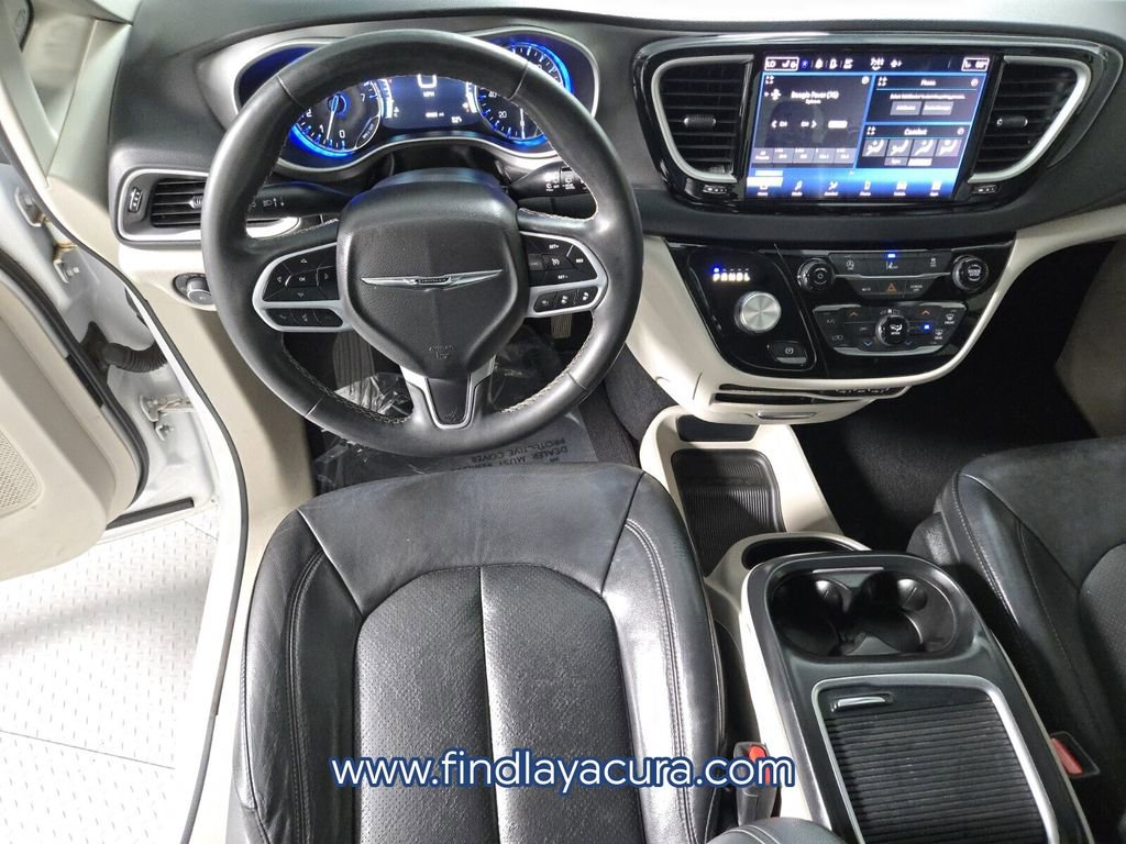 Used 2022 Chrysler Pacifica Touring-L image 14
