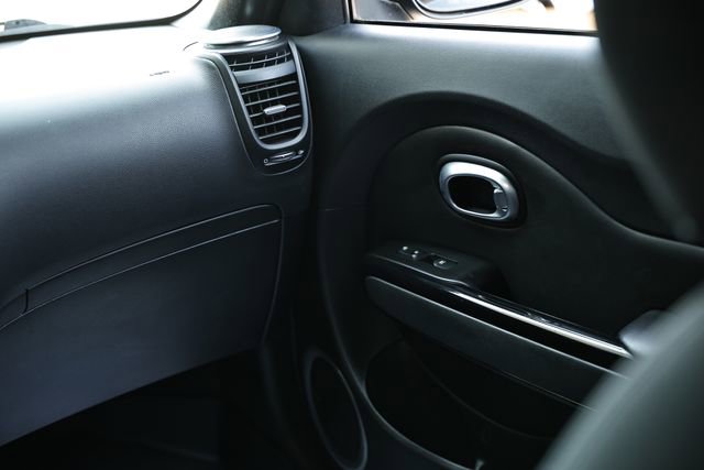 Used 2014 Kia Soul ! w/ Sun & Sound Package FWD image 29