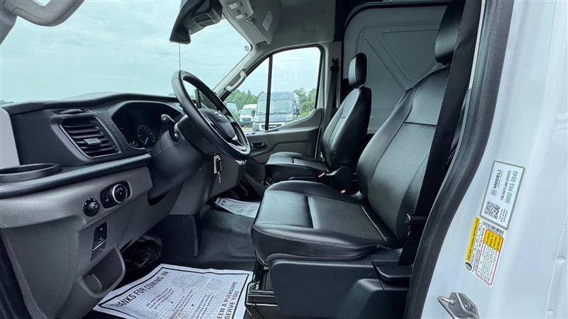 Used 2023 Ford E-Transit Medium Roof RWD image 30