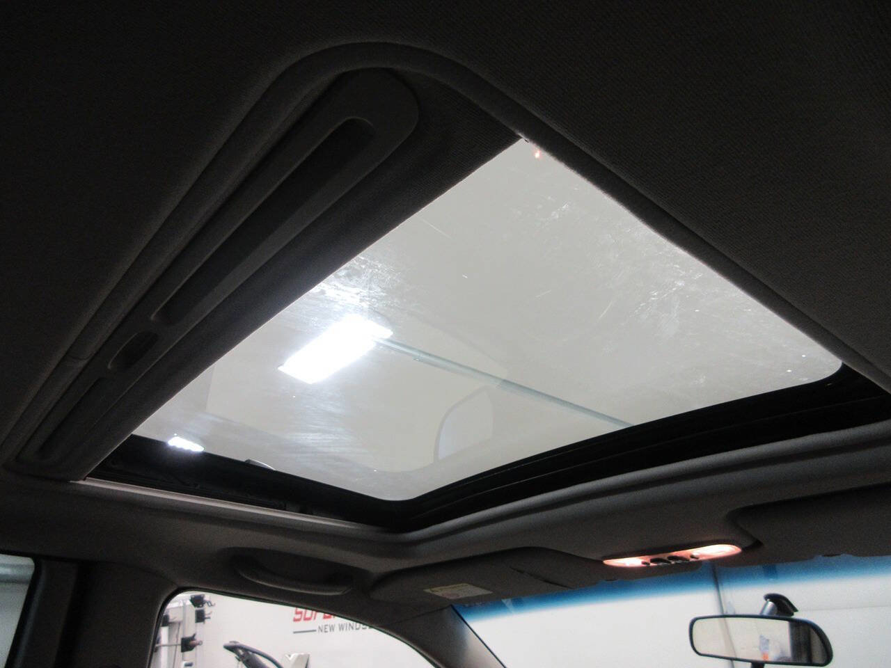 Used 2000 MAZDA MPV LX image 17