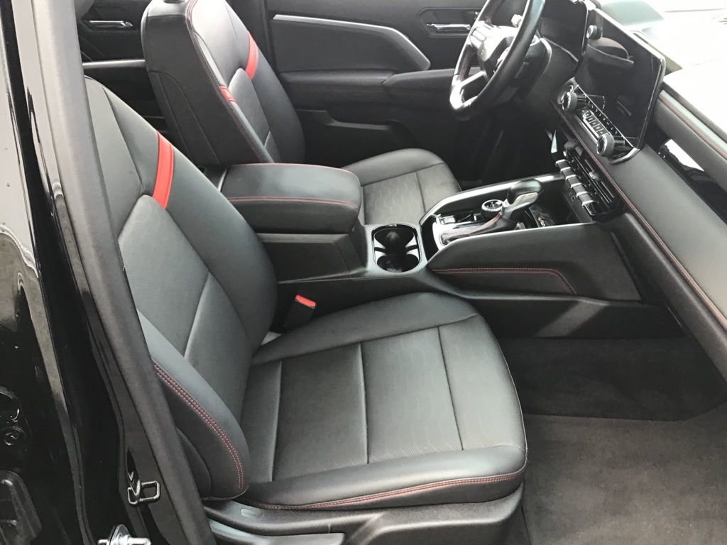 Used 2024 Chevrolet Colorado Z71 w/ Z71 Convenience Package 2 image 11