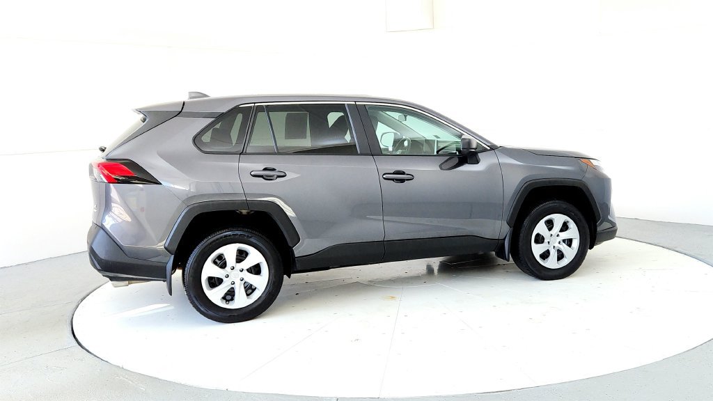 Used 2023 Toyota RAV4 LE AWD/4WD image 6