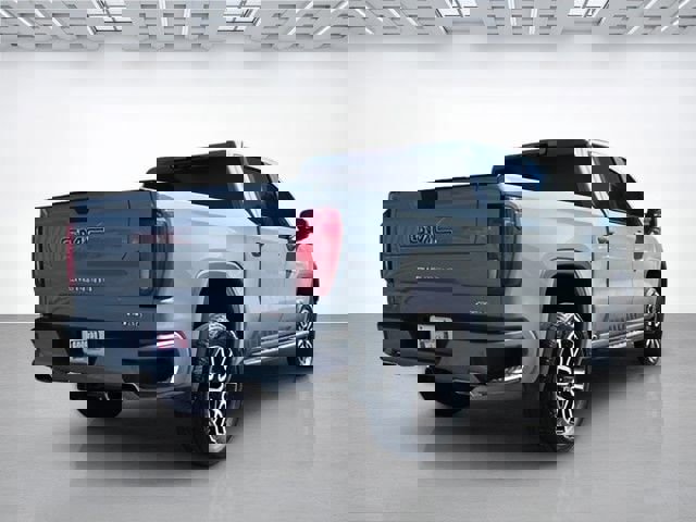 Used 2024 GMC Sierra 1500 AT4 w/ Technology Package image 4