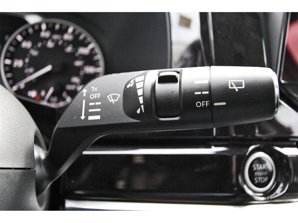 Used 2022 Nissan Pathfinder SV image 11