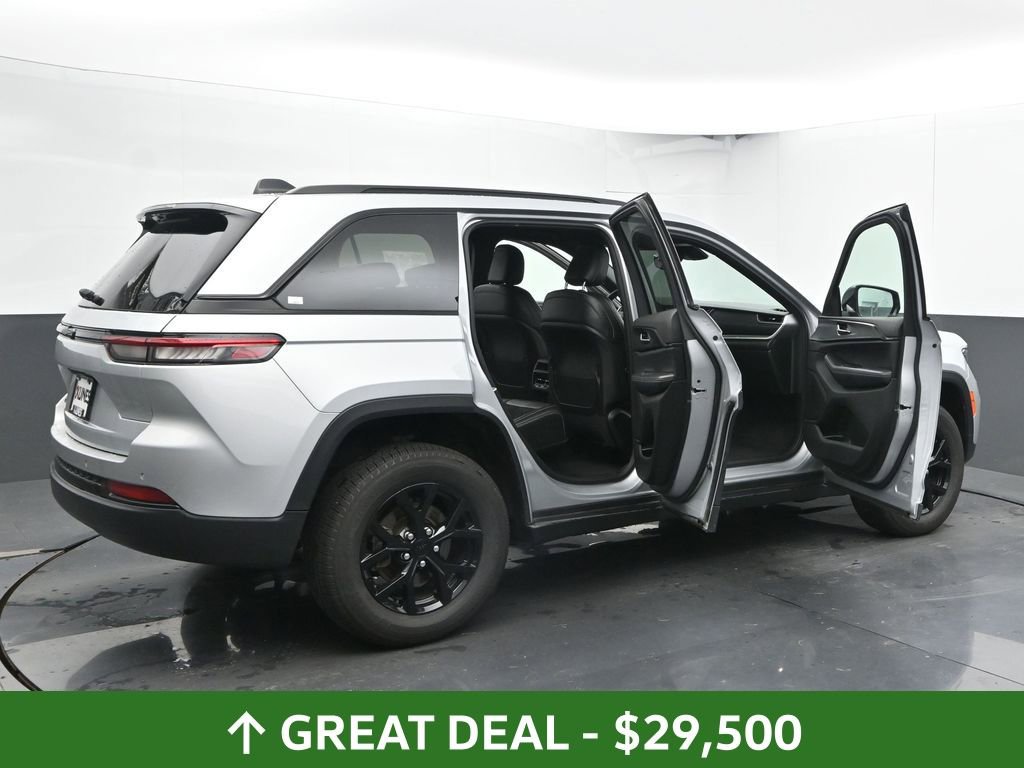 Used 2024 Jeep Grand Cherokee Altitude image 61
