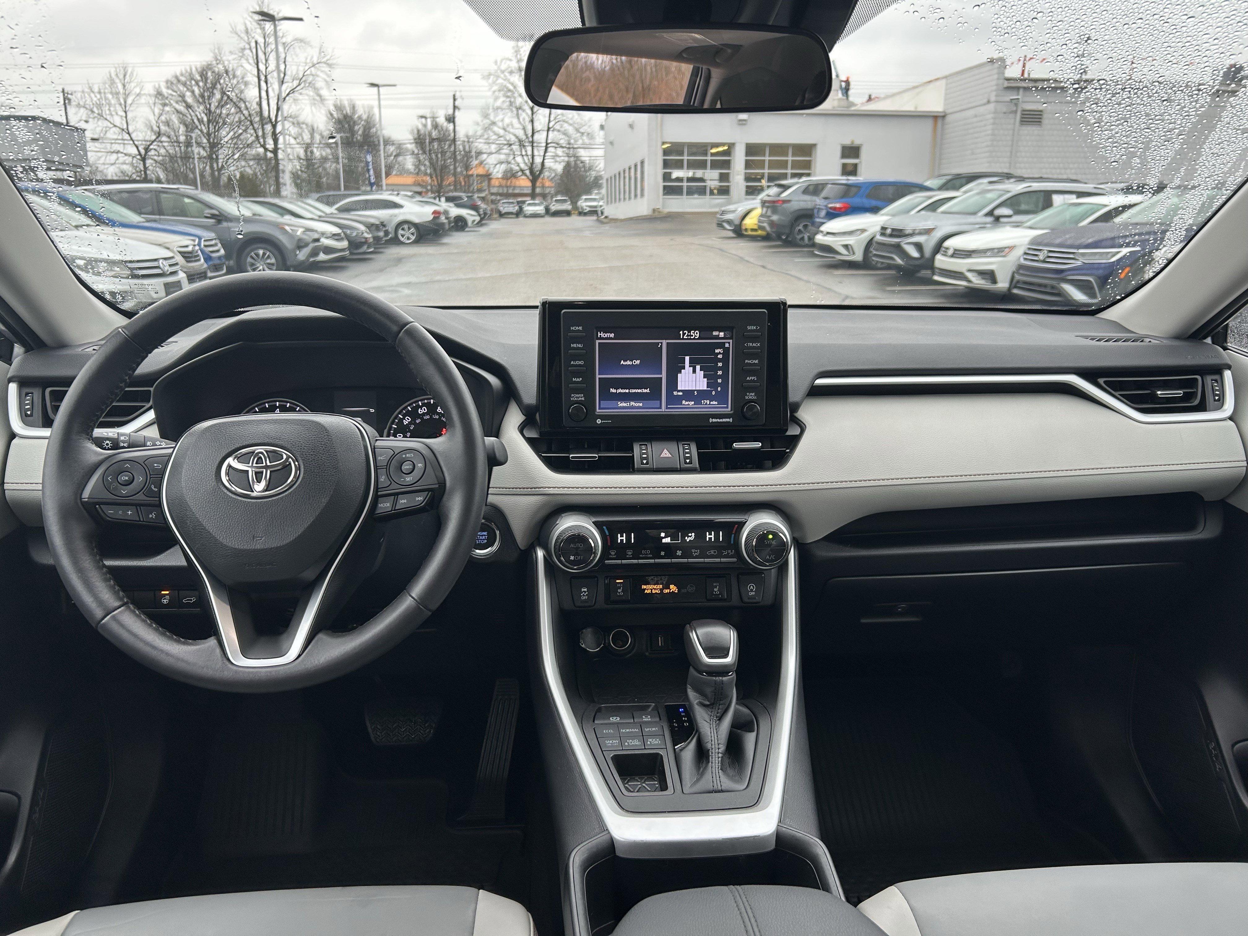 Used 2022 Toyota RAV4 XLE Premium image 9