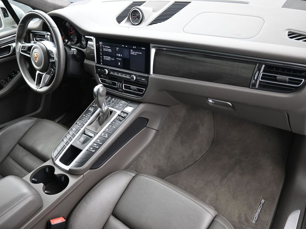 Certified 2021 Porsche Macan Turbo image 31