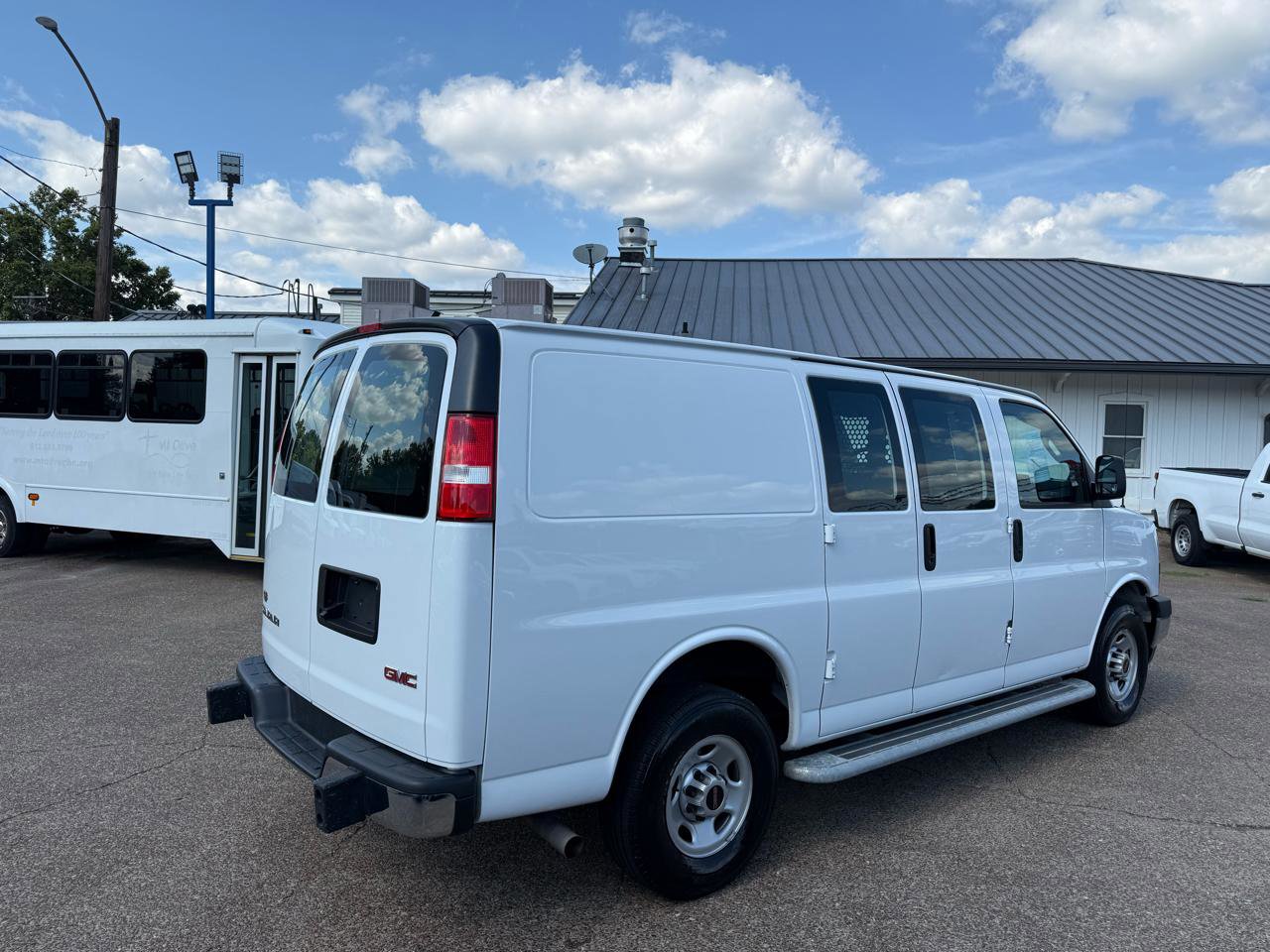 Used 2023 GMC Savana 2500 w/ Driver Convenience Package RWD image 5