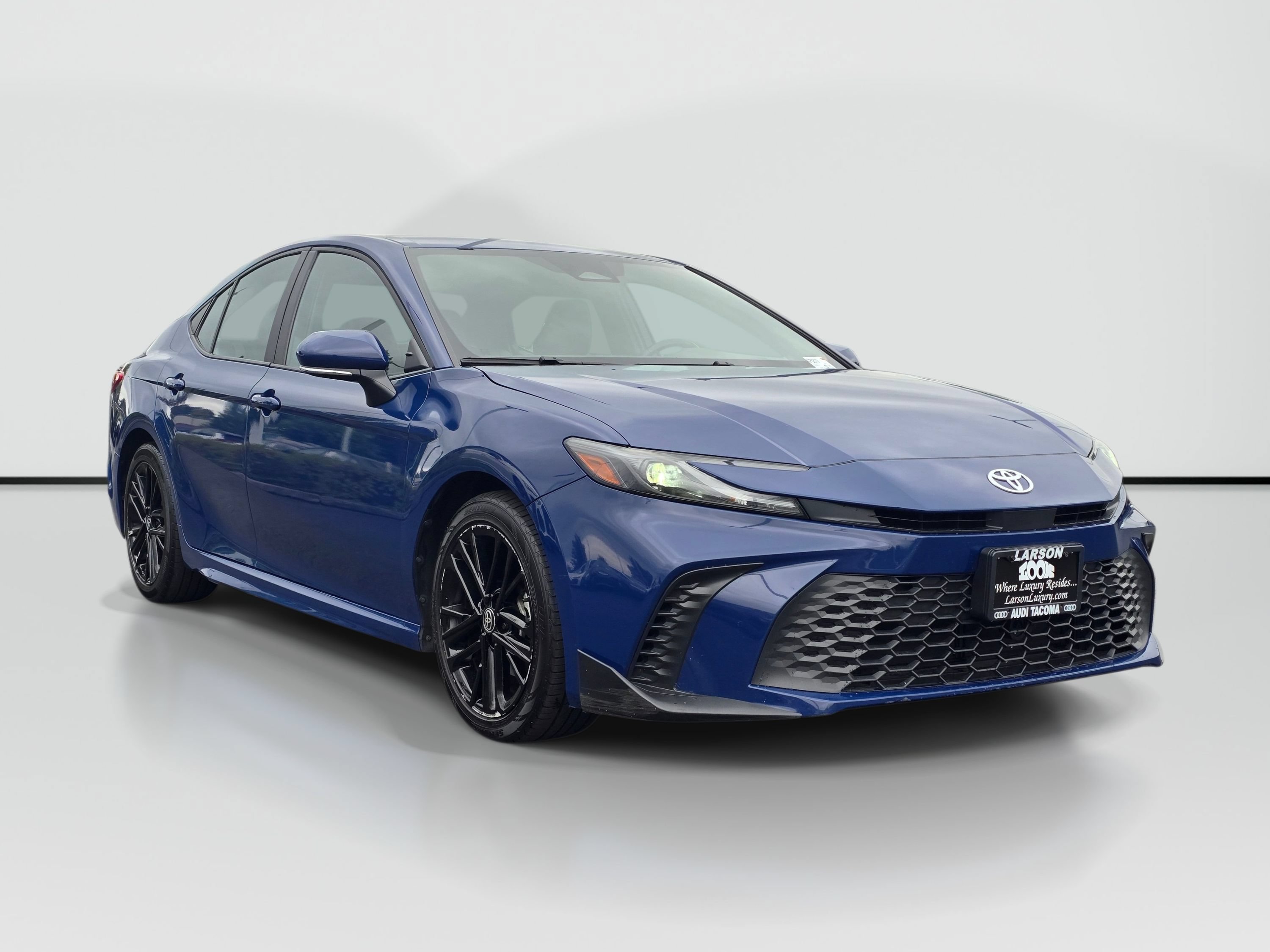 Used 2025 Toyota Camry SE FWD image 7