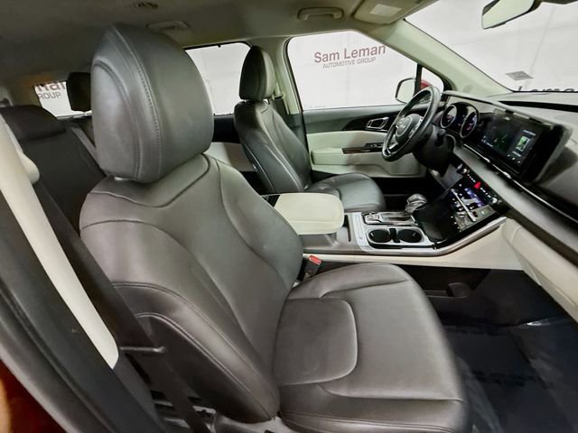 Used 2022 Kia Carnival EX image 29