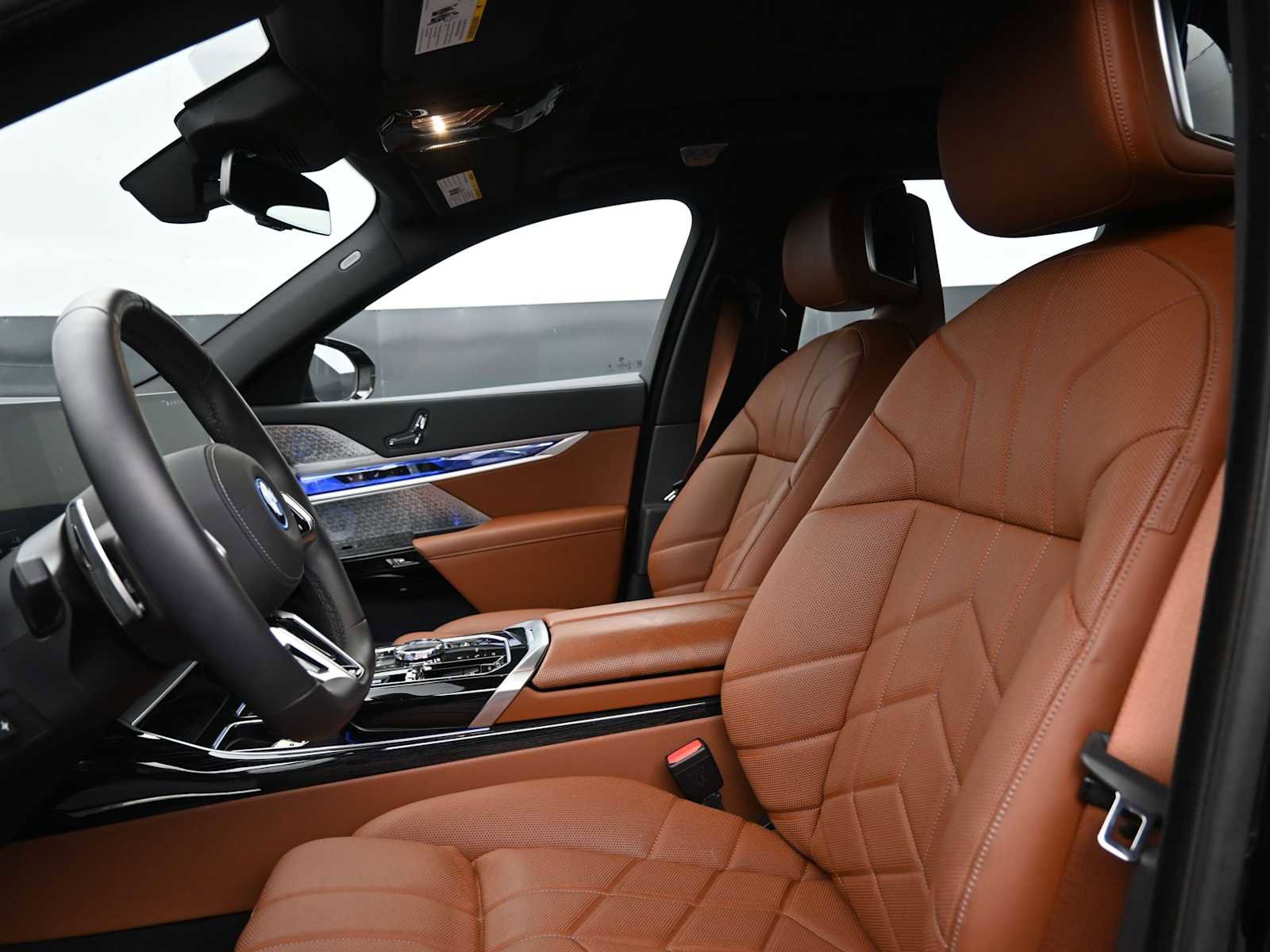 Used 2025 BMW 750e xDrive image 10
