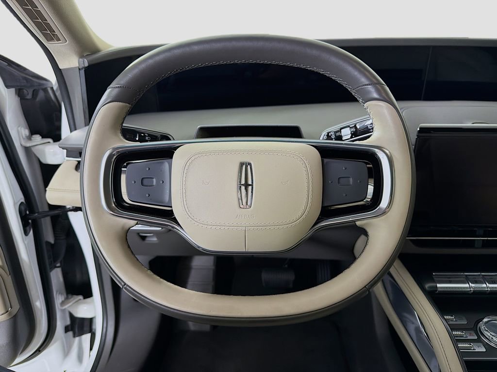 Used 2024 Lincoln Nautilus Premier image 14