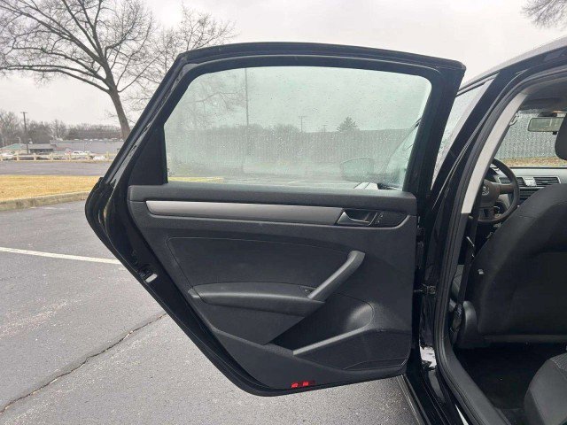 Used 2015 Volkswagen Passat 1.8T S image 17