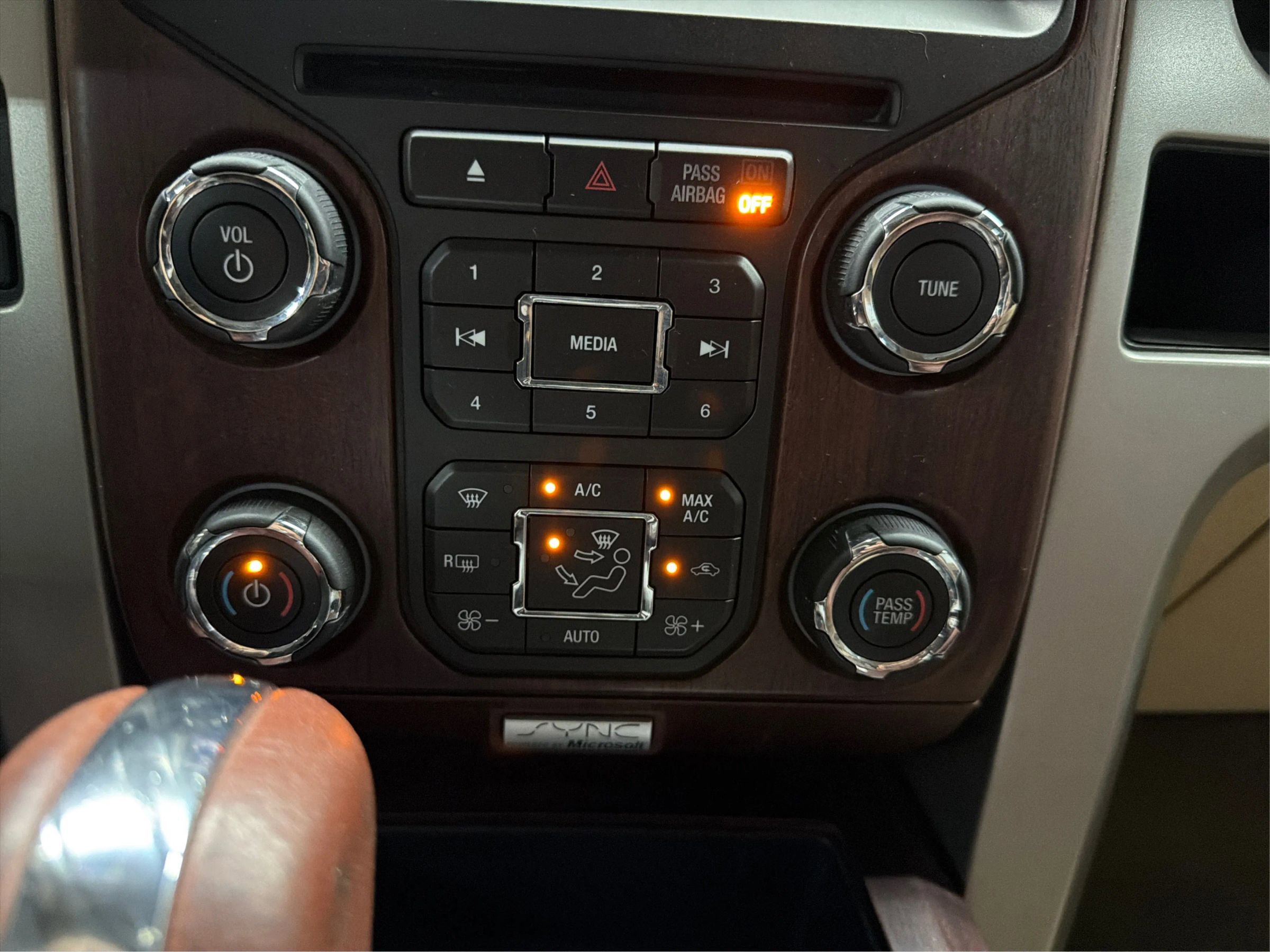 Used 2014 Ford F150 King Ranch w/ King Ranch Luxury Package AWD/4WD image 22