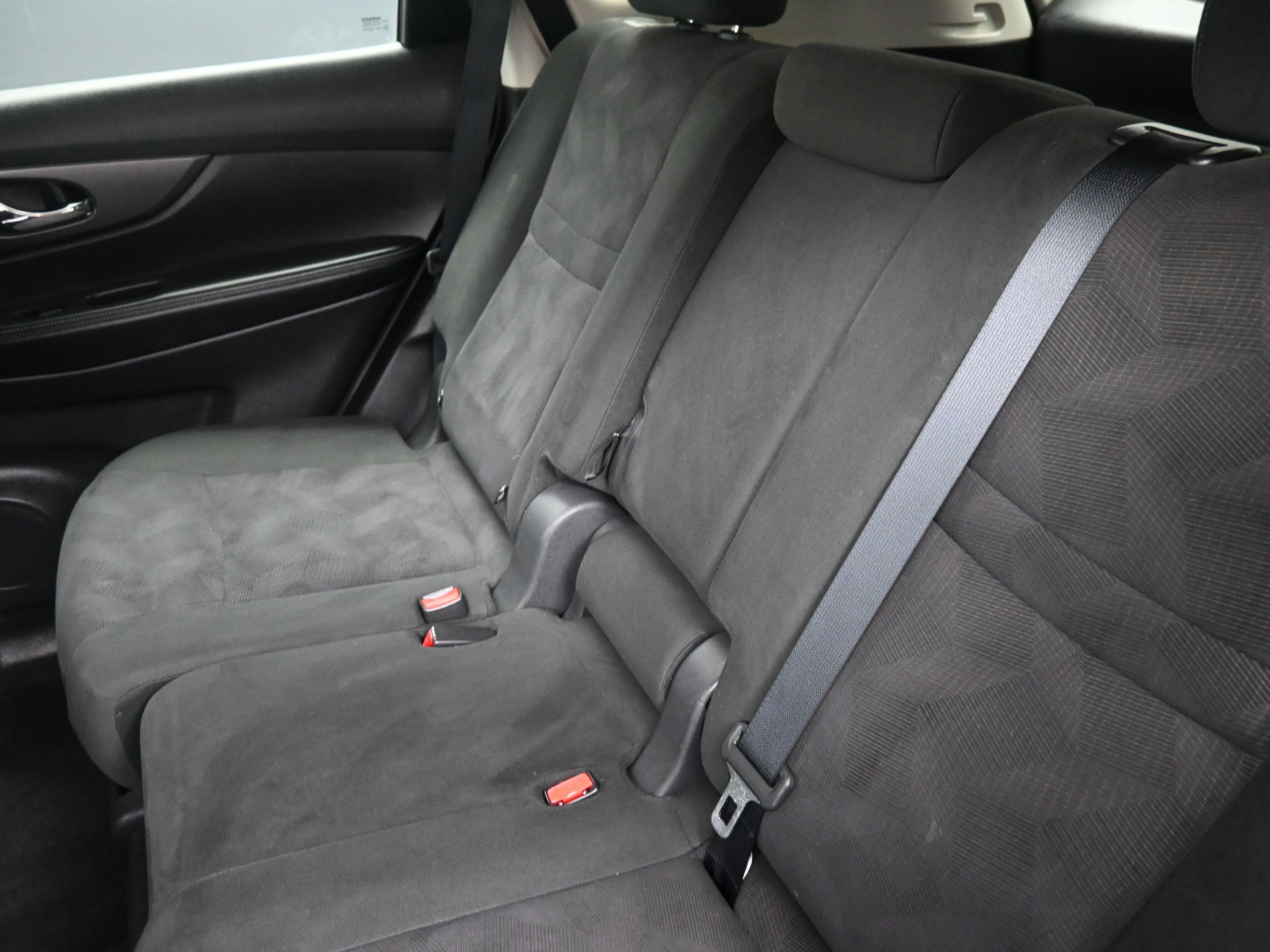 Used 2015 Nissan Rogue SV image 19