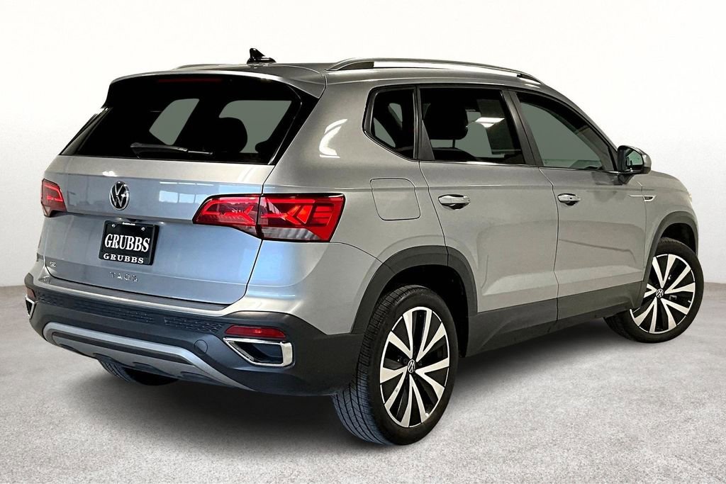 Used 2024 Volkswagen Taos SE image 2