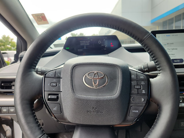 Used 2024 Toyota Prius XLE AWD/4WD image 18