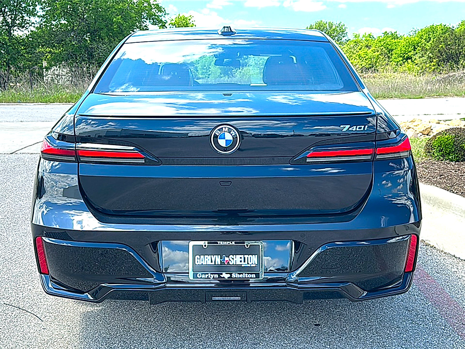 New 2026 BMW 740i w/ Premium Package RWD image 7