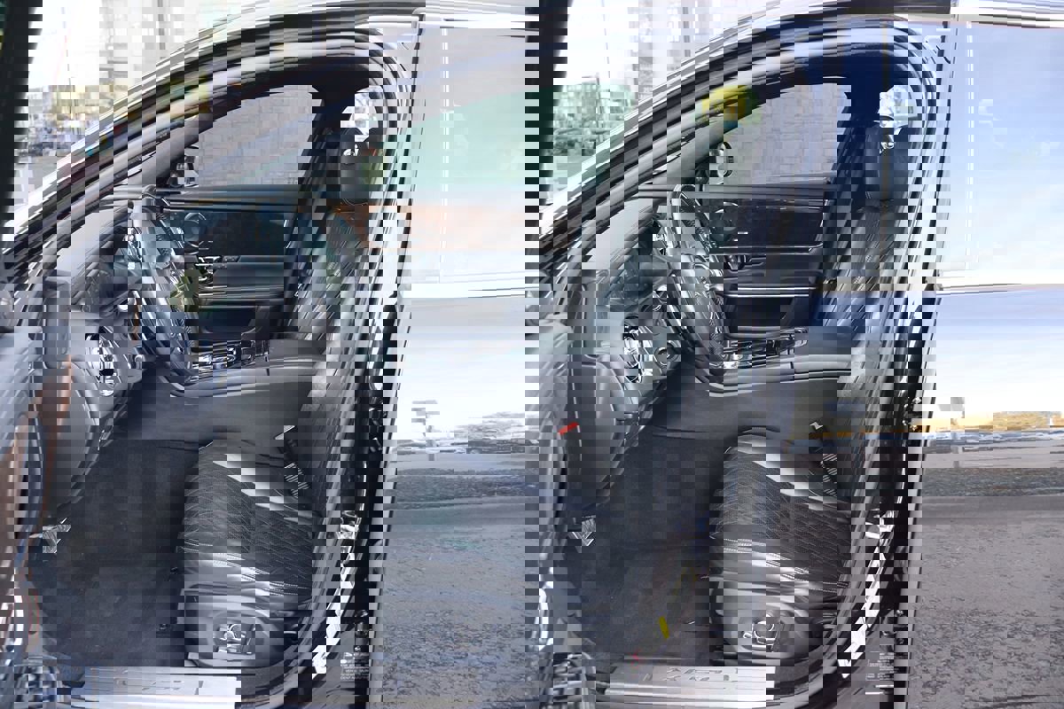 Used 2019 Jaguar XJ L Portfolio image 36