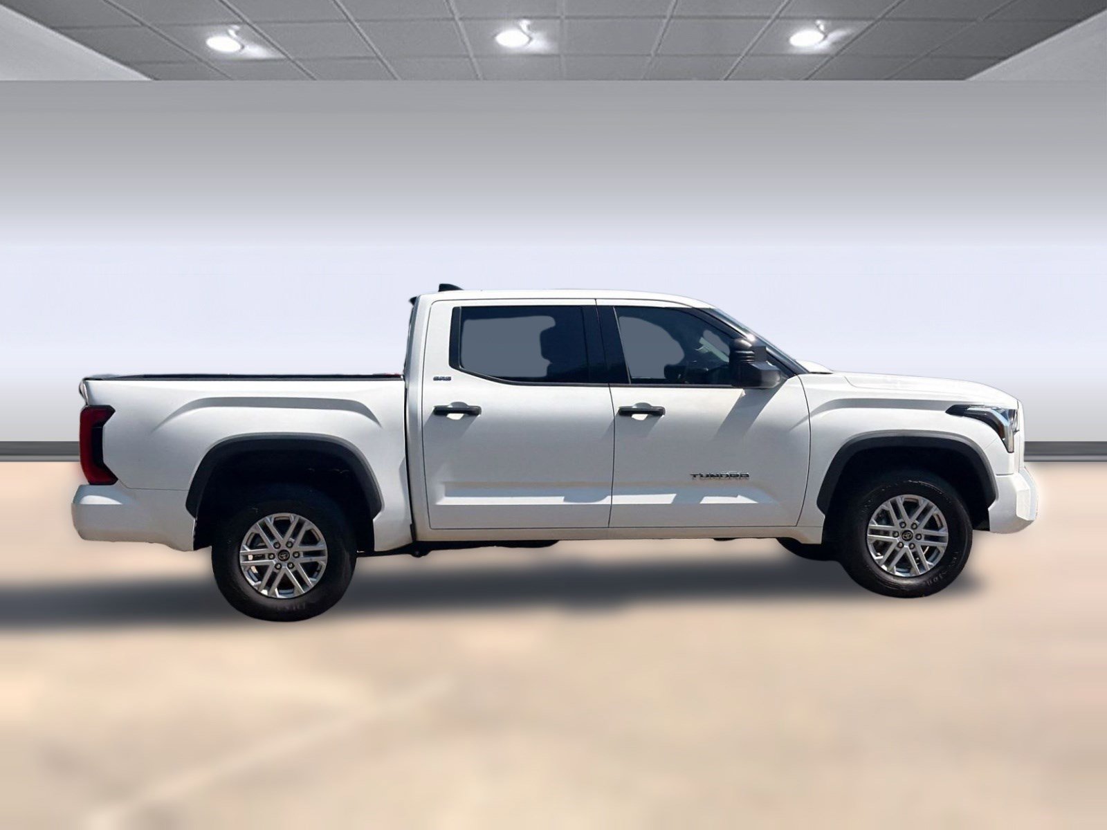 Used 2022 Toyota Tundra SR5 w/ SR5 Convenience Package AWD/4WD image 8