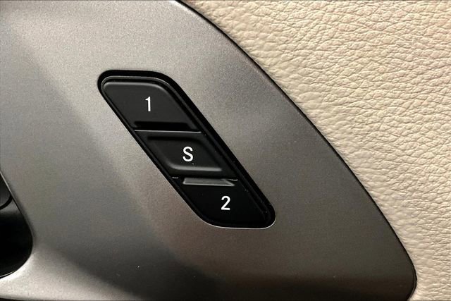 Used 2024 Chrysler Pacifica Touring-L image 37