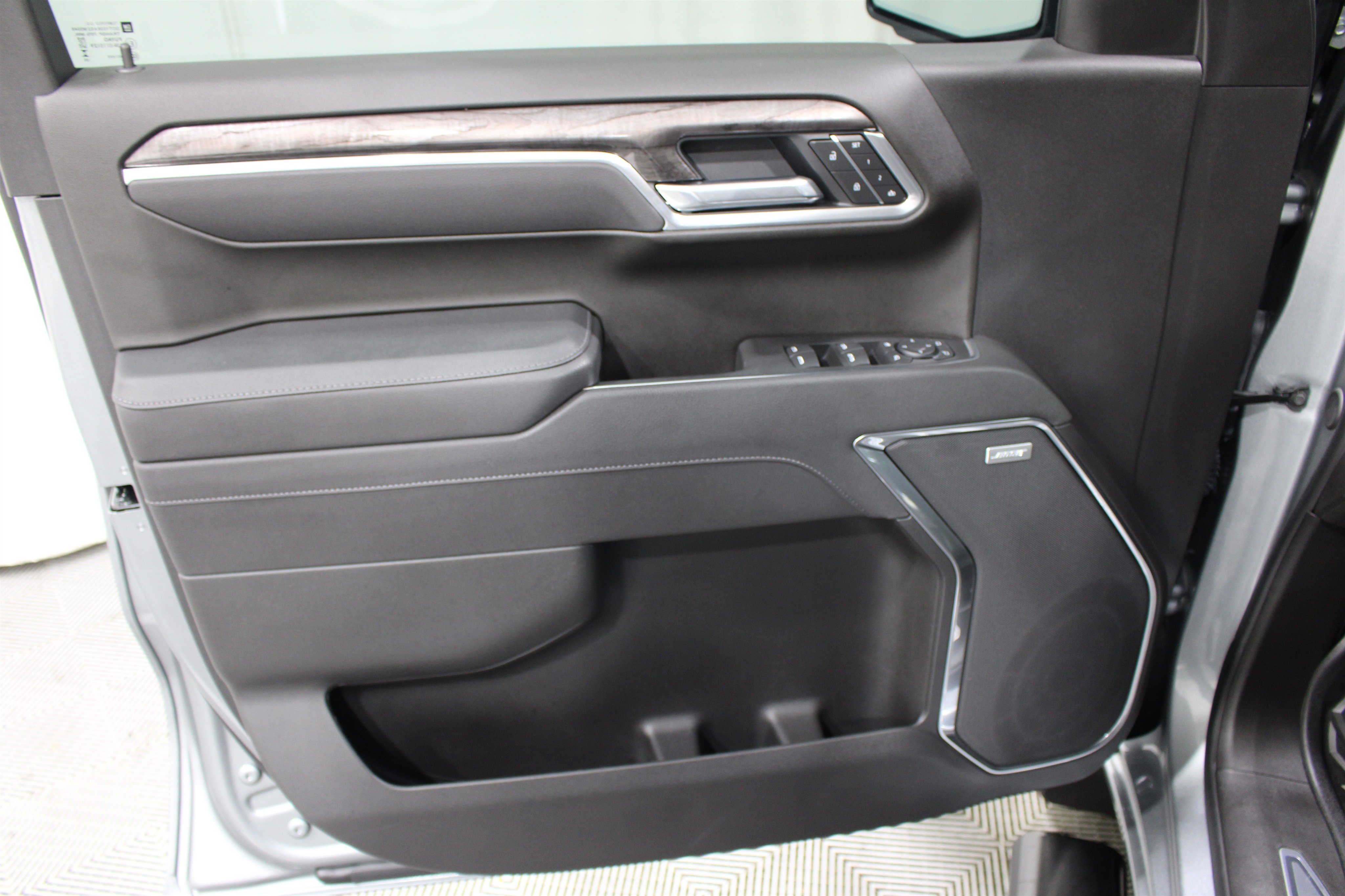 Used 2026 Chevrolet Silverado 1500 LTZ AWD/4WD image 6