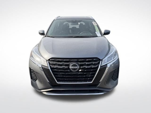 Used 2024 Nissan Kicks SV image 2