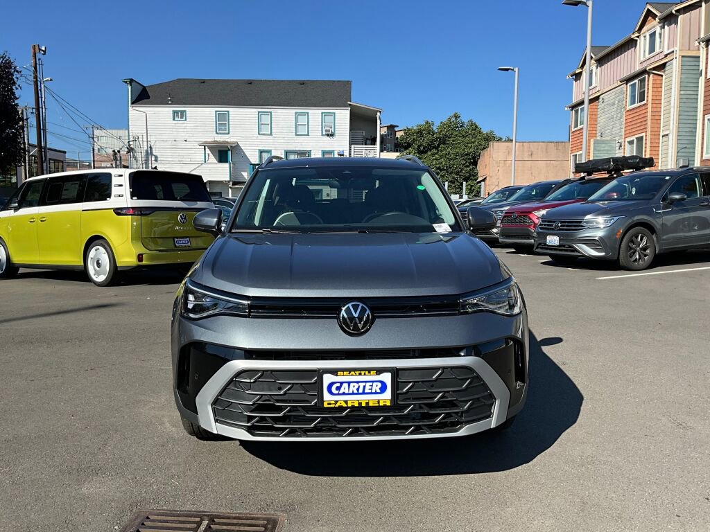 New 2025 Volkswagen Taos SE image 2