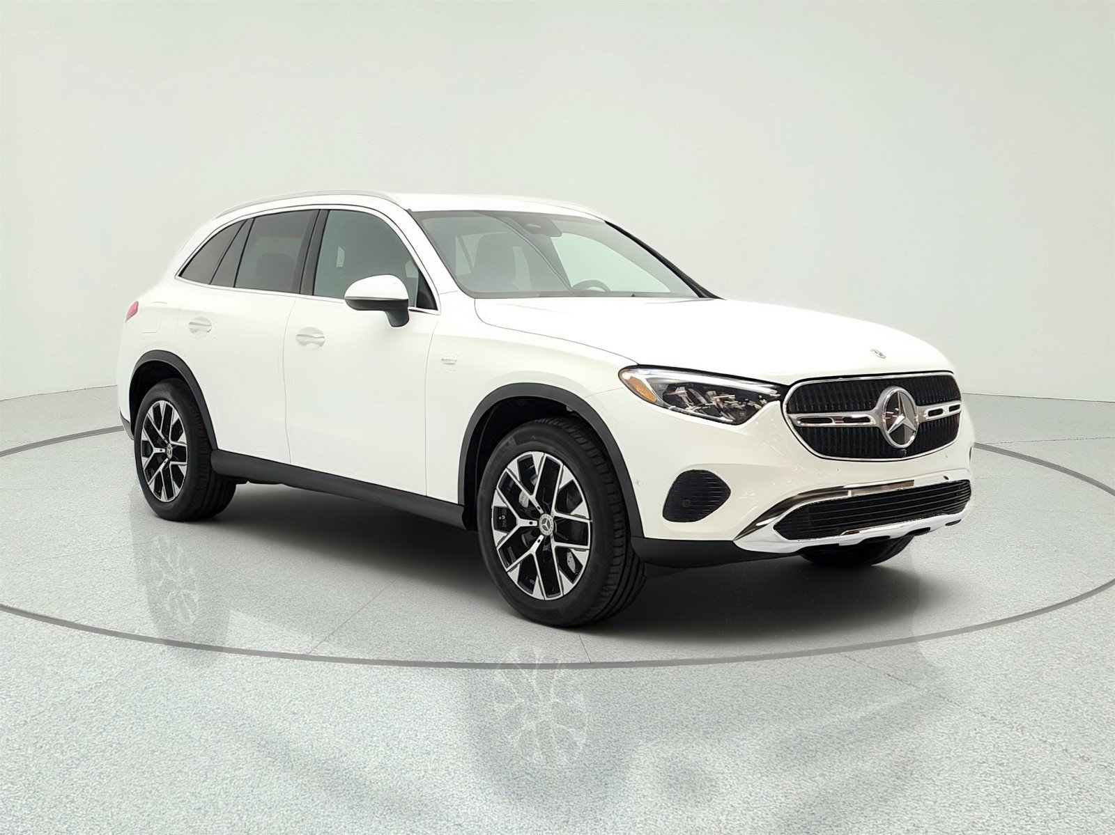 Used 2025 Mercedes-Benz GLC 350e 4MATIC image 3