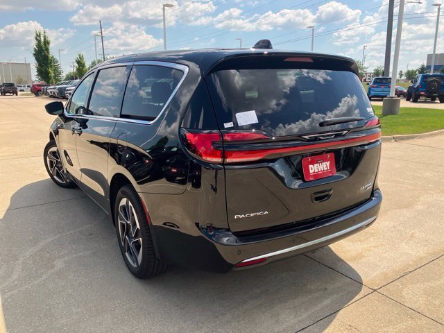 New 2027 Chrysler Pacifica Limited AWD/4WD image 8