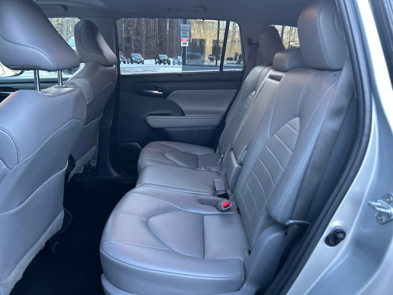 Used 2022 Toyota Highlander XLE image 38