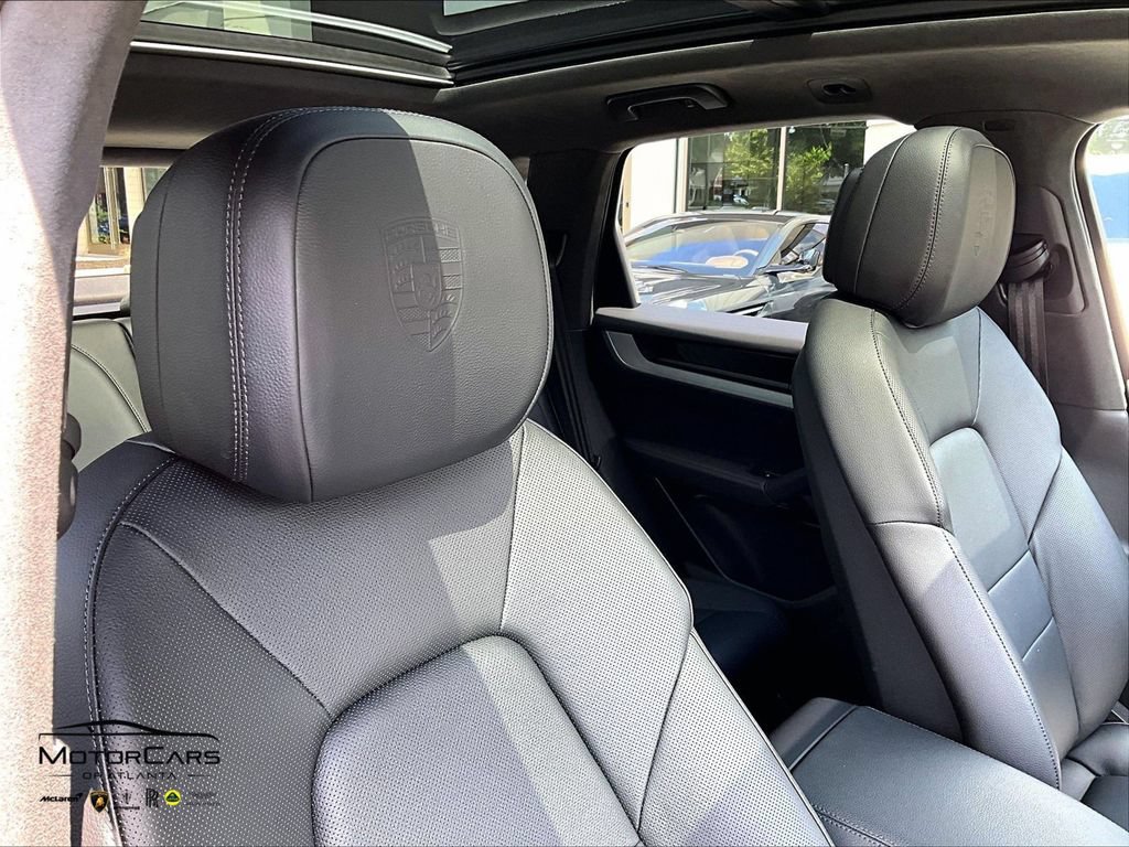 Used 2026 Porsche Cayenne AWD/4WD image 31