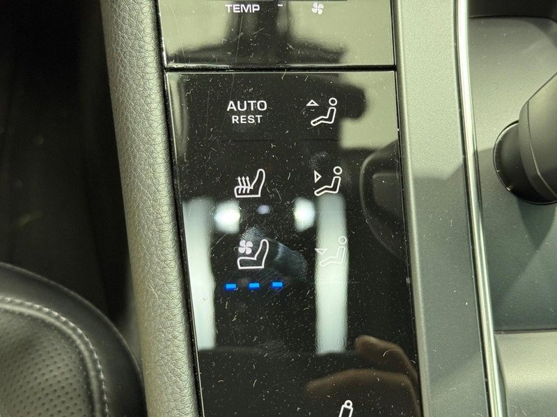 Certified 2025 Porsche Macan Turbo image 23