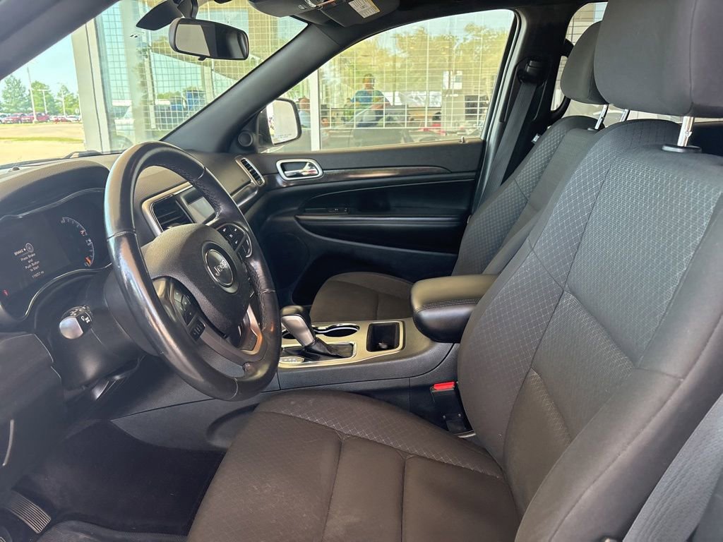Used 2018 Jeep Grand Cherokee Laredo AWD/4WD image 4