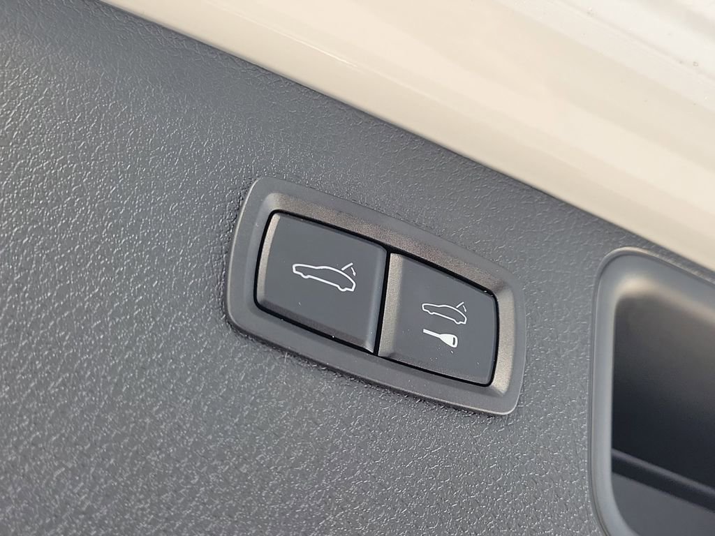 Certified 2025 Porsche Macan image 18