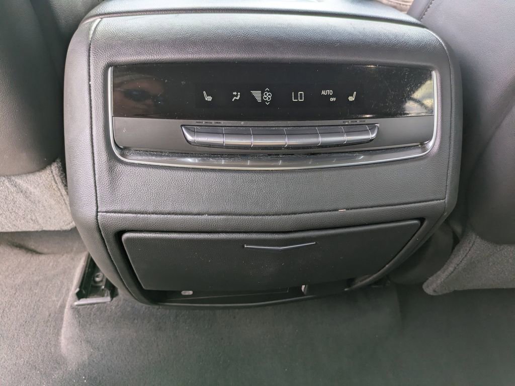 Used 2021 Cadillac Escalade Premium Luxury RWD image 18