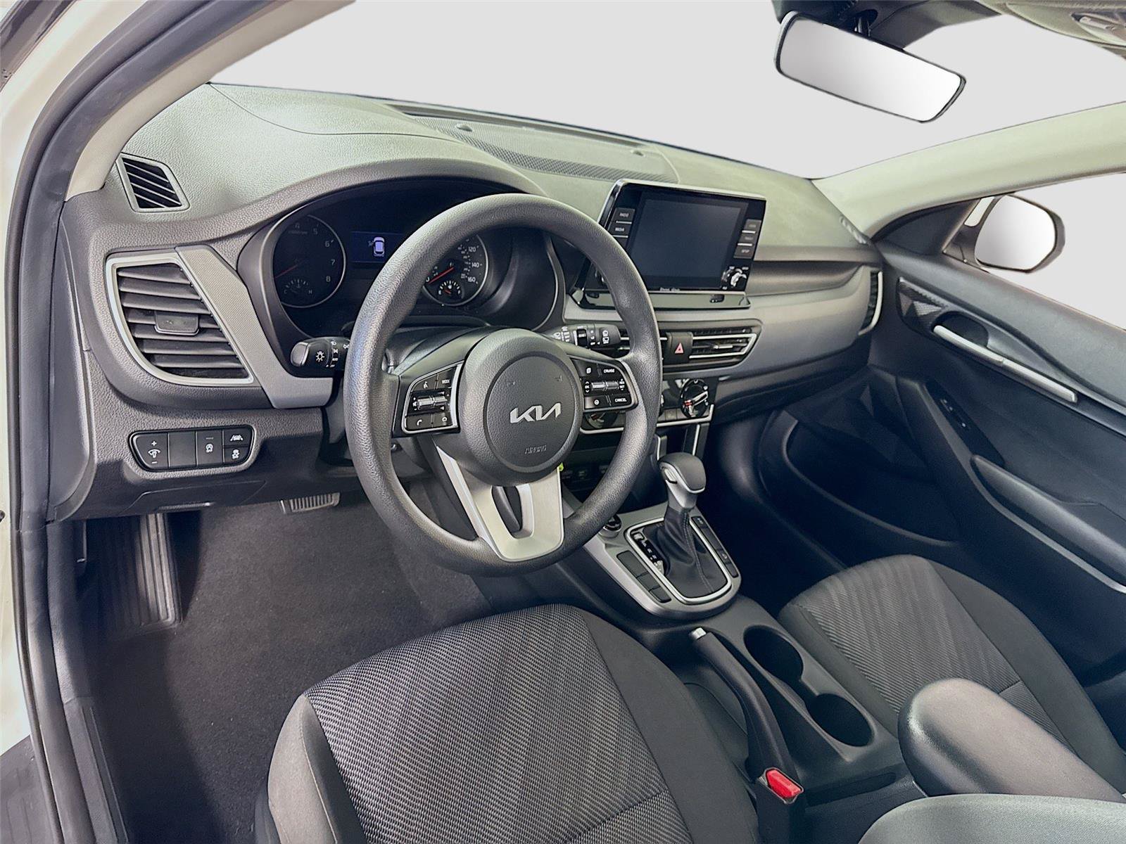 Used 2023 Kia Seltos LX AWD/4WD image 3